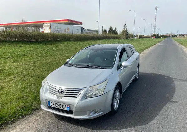 samochody osobowe Toyota Avensis cena 19600 przebieg: 187000, rok produkcji 2011 z Chodzież